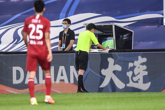 斯诺克世锦赛：吴宜泽晋级16强 范争一憾负肖恩·墨菲