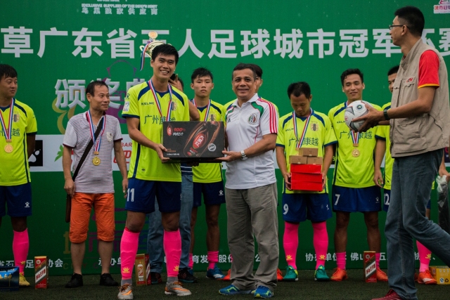 皮特森48分新疆取4连胜 林庭谦16分天津3连败